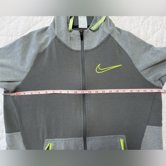 Nike Man’s Jacket in Size Large - Picture 5 of 12